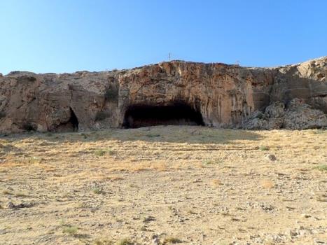 کشف آثار معماری سنگی متعلق به جوامع کوچ نشین در شهرکرد