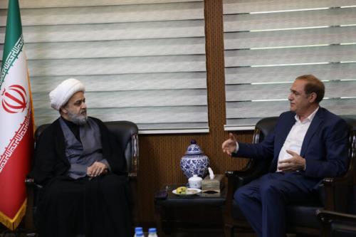منشأ خیلی از مشکلات جهان اسلام، مسائل سیاسی است
