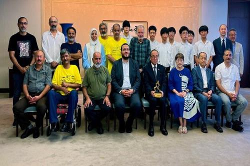 تندیس قهرمان گمنام شهید دریاقلی به شهردار هیروشیما اهدا شد