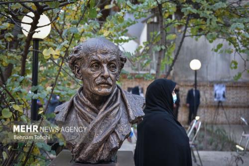 نیما ترا چشم به راه است راز لادبن و ری را در شعر نیمایی
