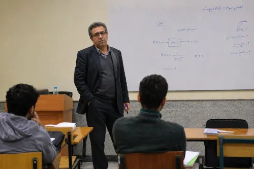 از انقلاب فرهنگی تا گزینش های ایدئولوژیک دانشگاه های ایران چرا از جهان علم عقب افتادند؟