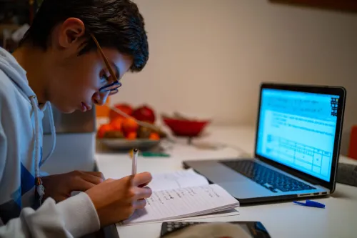 اخطار آموزش و پرورش مدارک مدارس آنلاین خارجی در ایران اعتبار ندارد